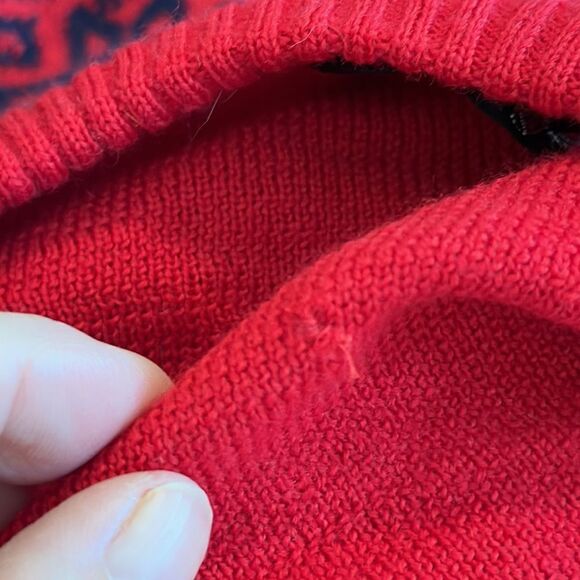 Vintage 70s Meister red wool sweater with navy blue snowflake pattern - Picture 10 of 12